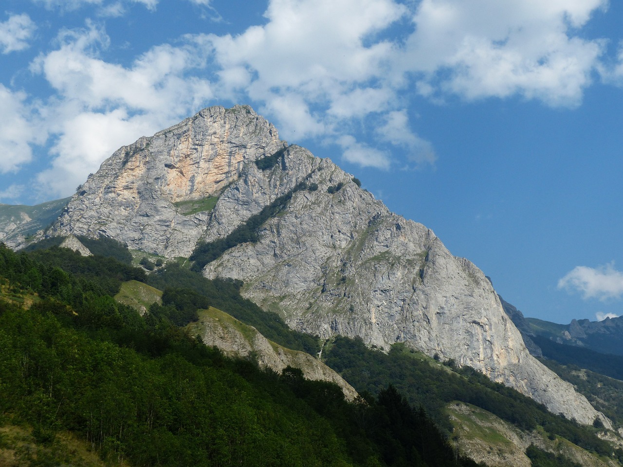 淮礦東方藍(lán)海引領(lǐng)行業(yè)變革，共創(chuàng)美好未來(lái)，最新動(dòng)態(tài)速遞