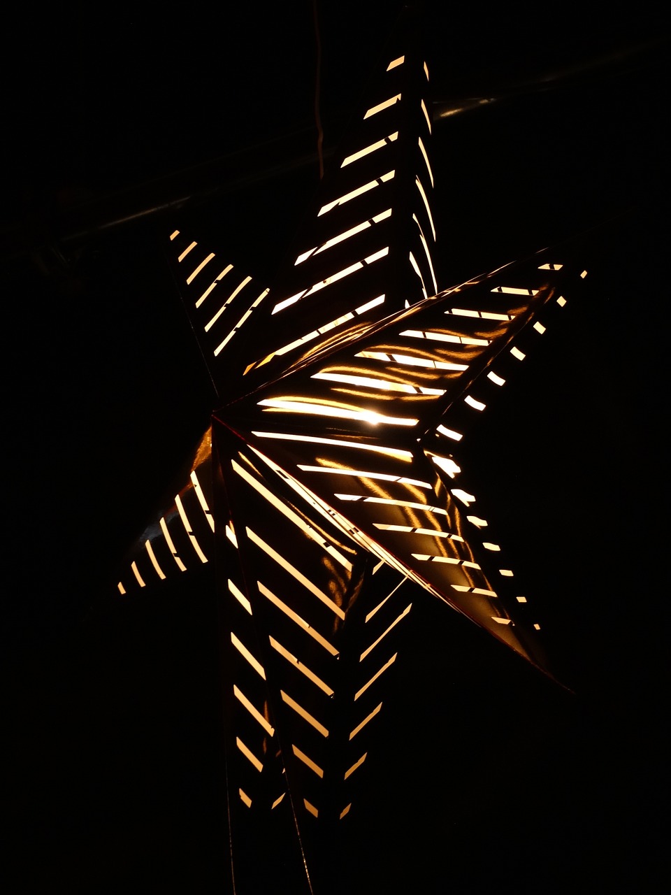 明星夜店之旅，光與影的璀璨交織