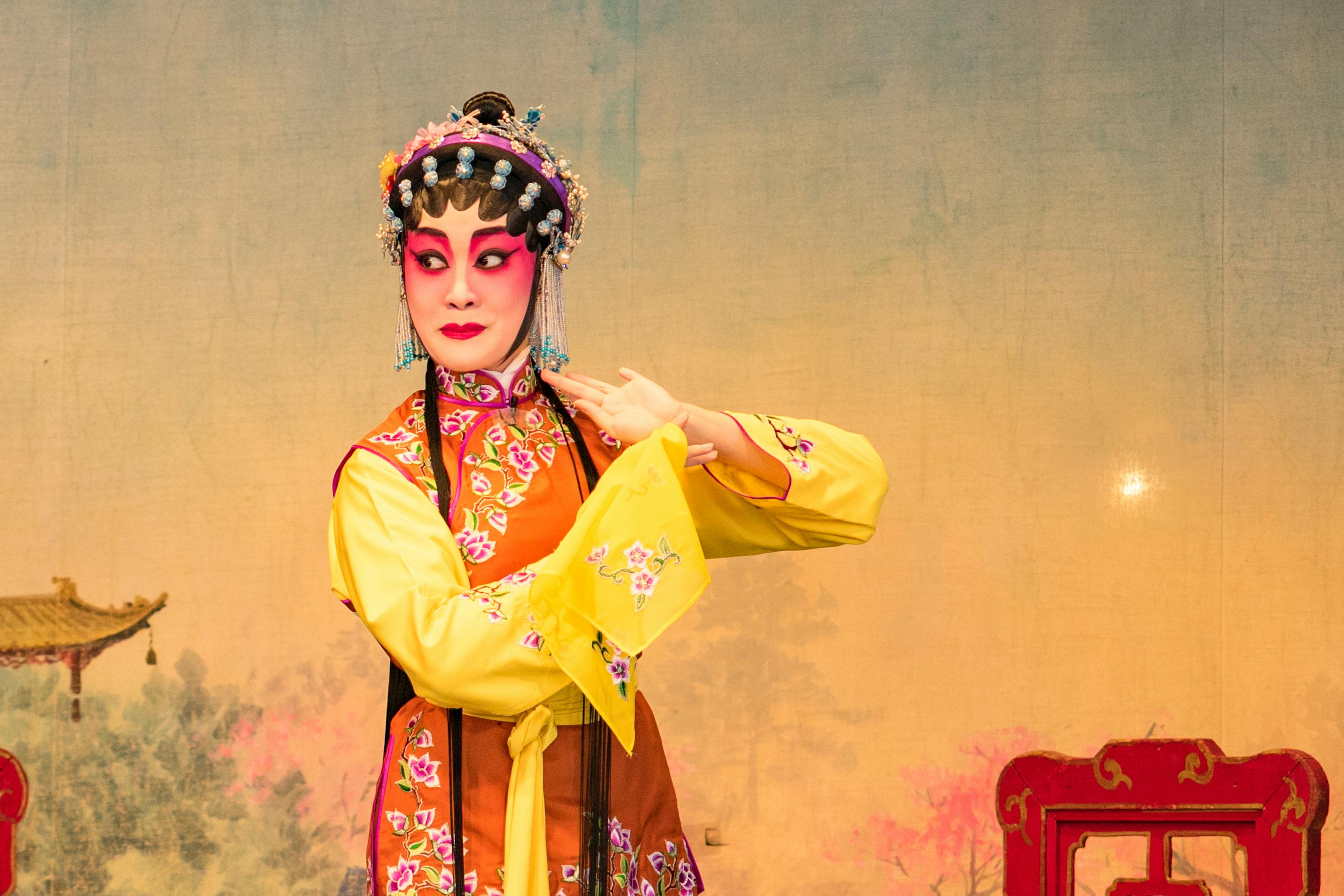 傳統(tǒng)與現(xiàn)代交融的廟會(huì)表演盛宴